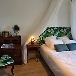 Chateau De La Motte - D'hotes Et Louchy-Montfand
