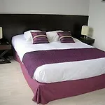 Πανσιόν Chateau De La Motte - D'hotes Et Louchy-Montfand
