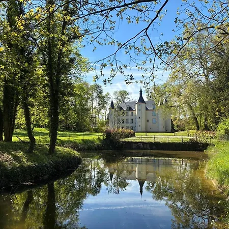 Chateau De La Motte - D'hotes Et Louchy-Montfand