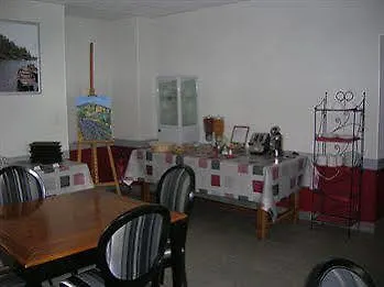 Guest house Chateau De La Motte - D'hotes Et Louchy-Montfand